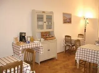 Apartment Halkova Prag Hotell