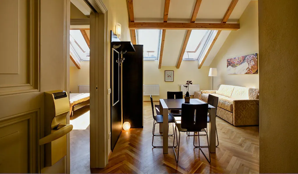 Apartment Halkova Prag