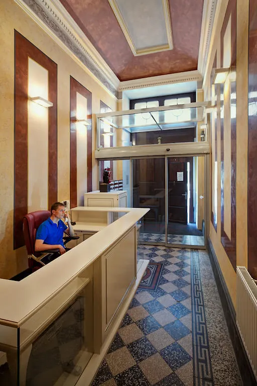 Apartment Halkova Prag