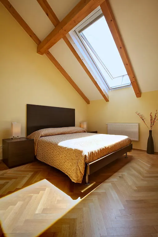 Apartment Halkova Prag